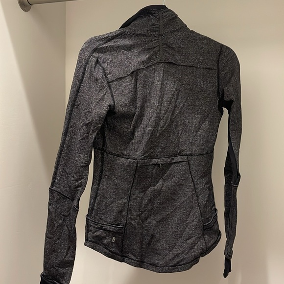 Lululemon 1/2 Zip - Picture 10 of 16